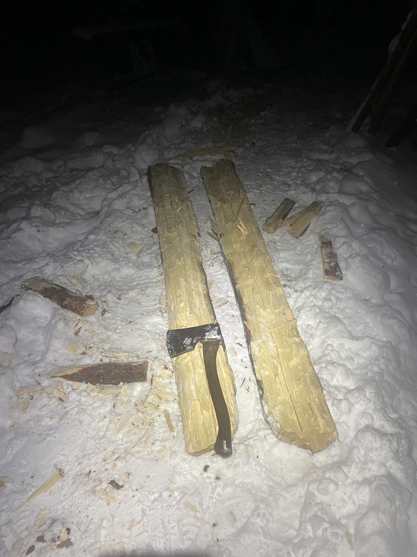 Finally managed to split the wood with only ax and wedges.